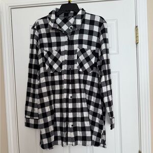 Versona Black and White Checkered flannel shacket/shirt